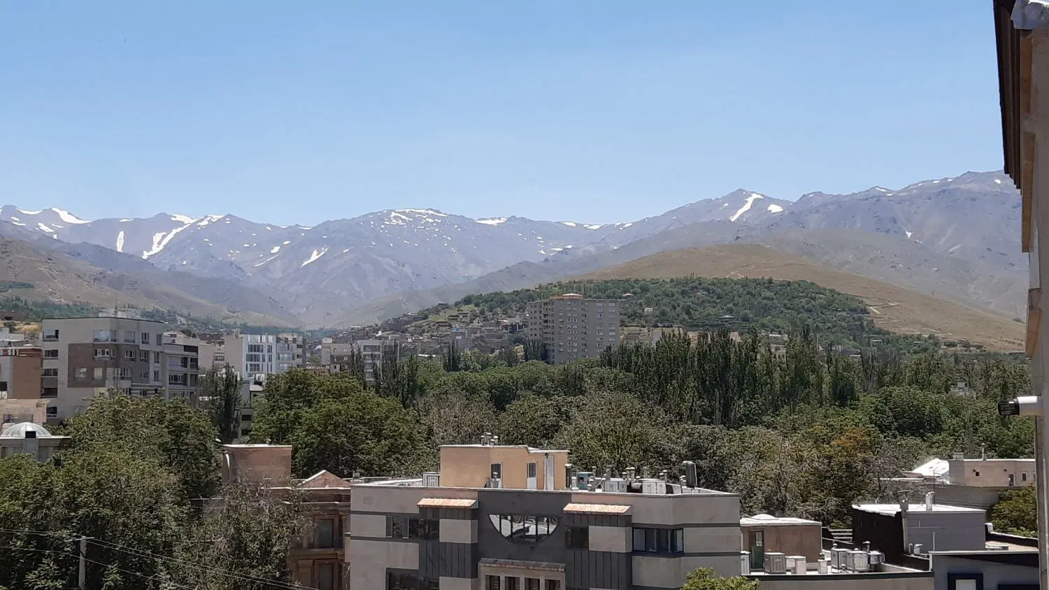 آپارتمان ۱۳۰ متری