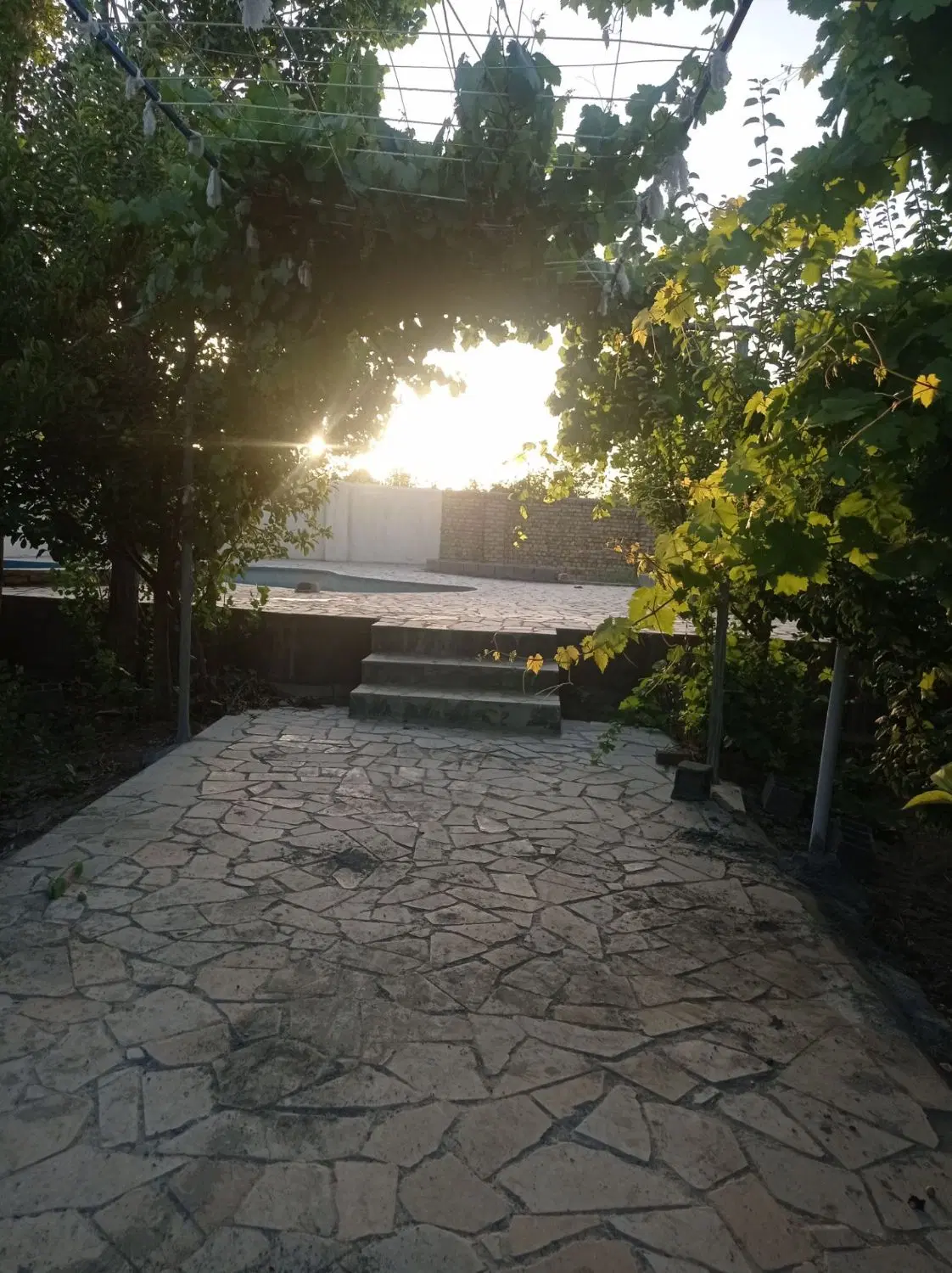 باغ ۱۰۰۰ متر معاوضه با آپارتمان مغازه