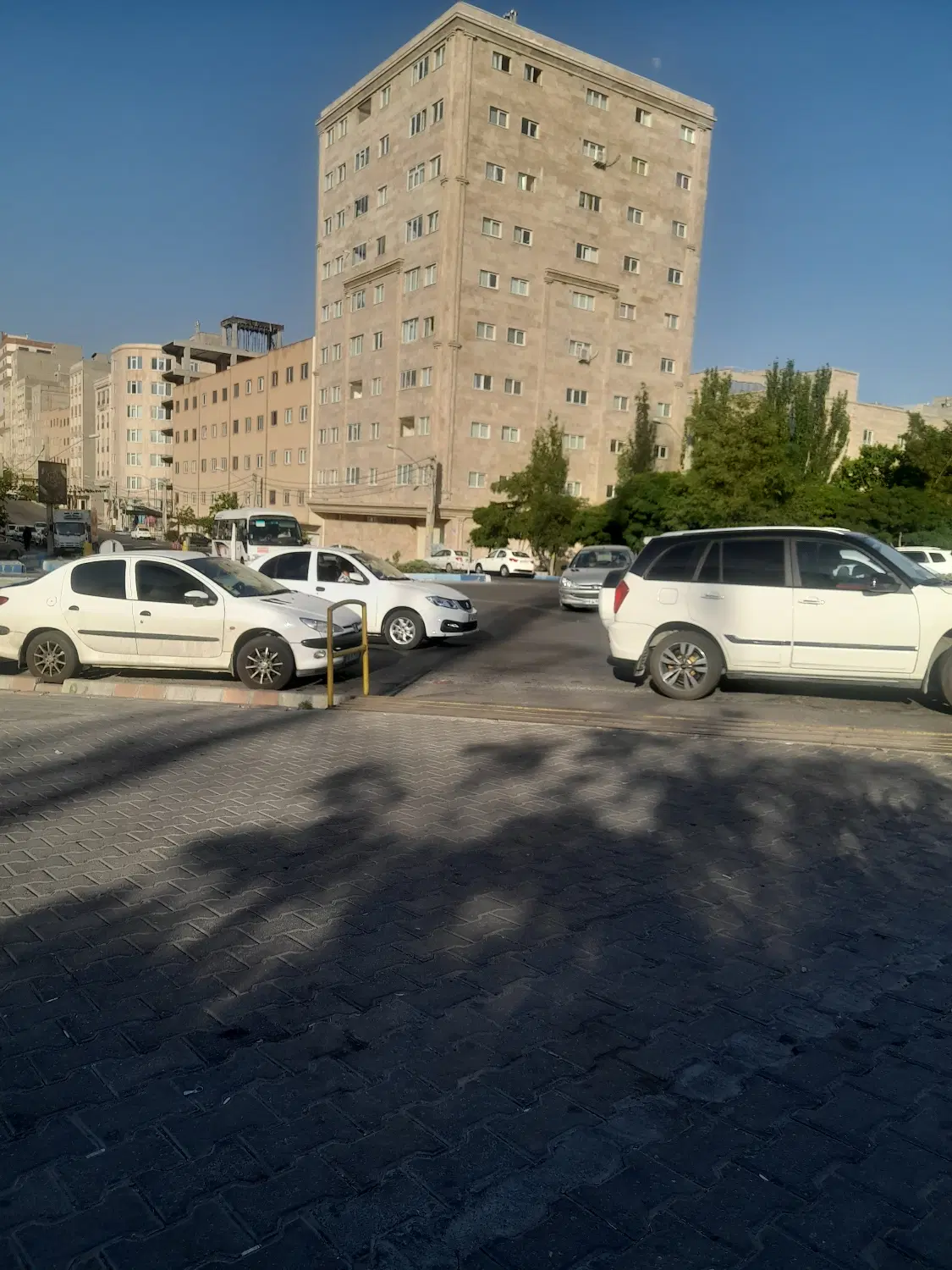آپارتمان مرزداران دوکله