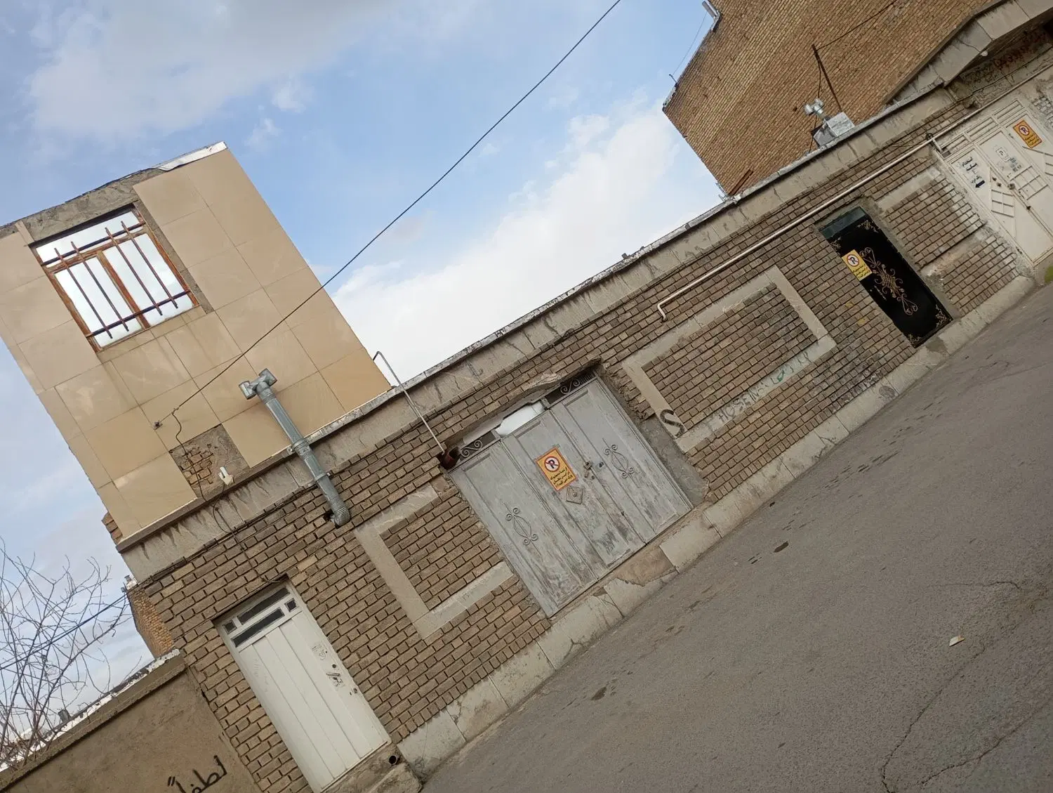 کارگاه یا انبار داخل شهر 220متر