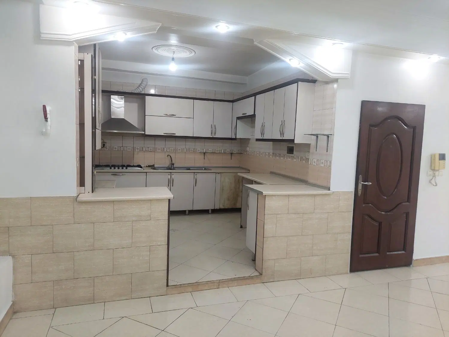 ۹۲ متری دولت آباد پارکینگ آسانسور انباری بالکن