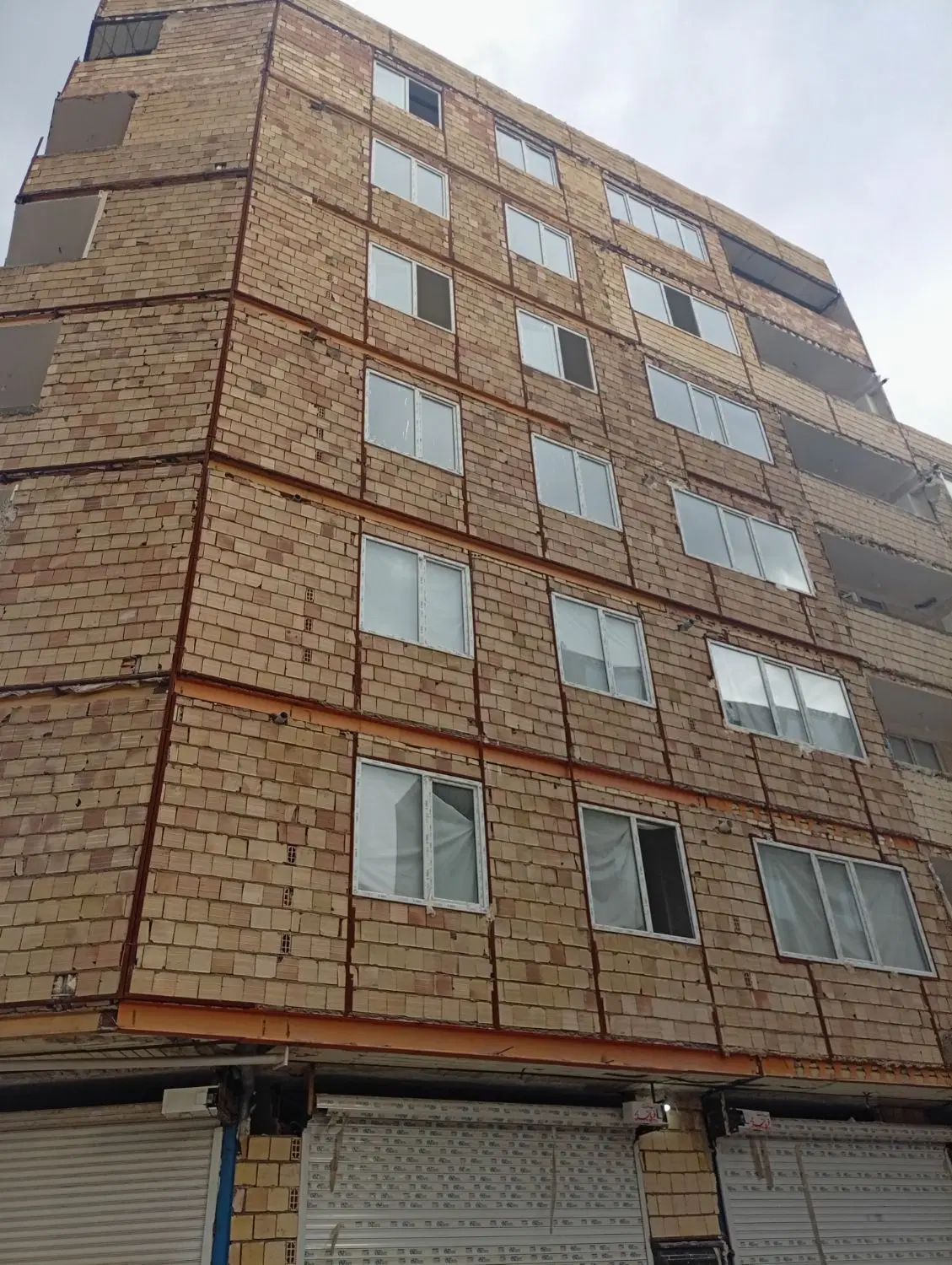 آپارتمان طبقه اول سرجلو 105متر صفر نوساز شیک