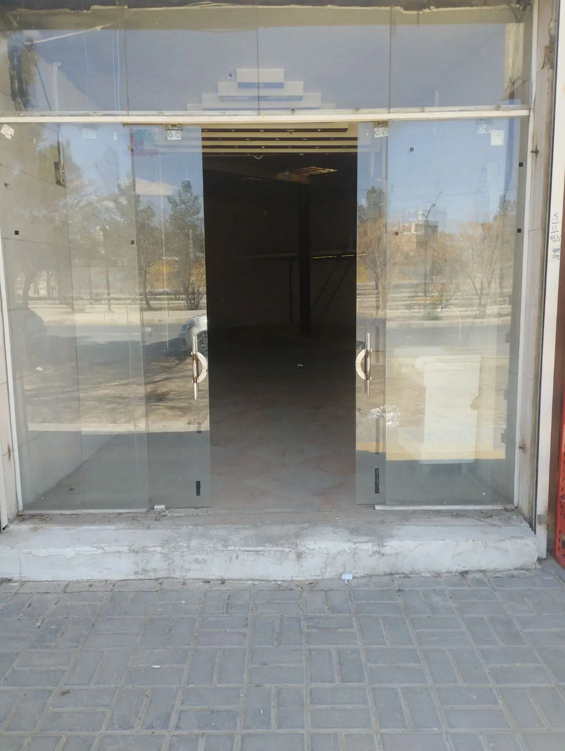 مغازه 93متری