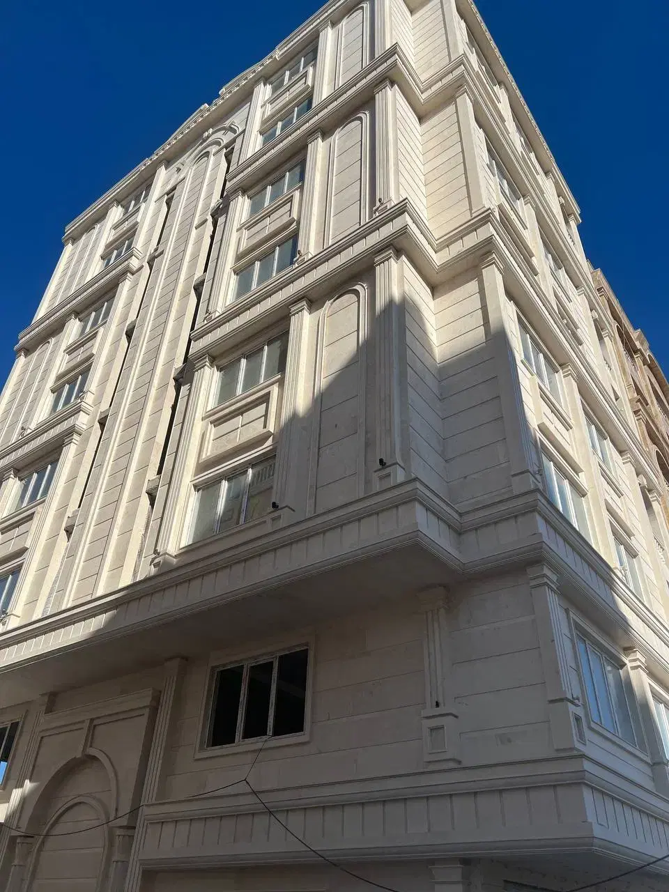 شهرک کشاورزی_۲۴۰متر_ نما رومی نورپردازی شده
