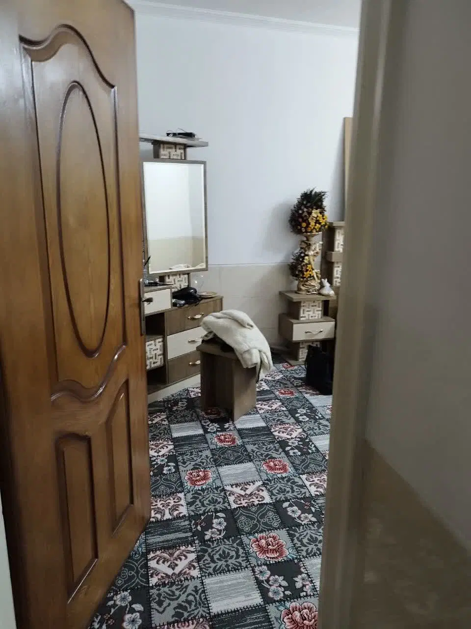 زیر زمین میدان طلائیه خیابان غدیر