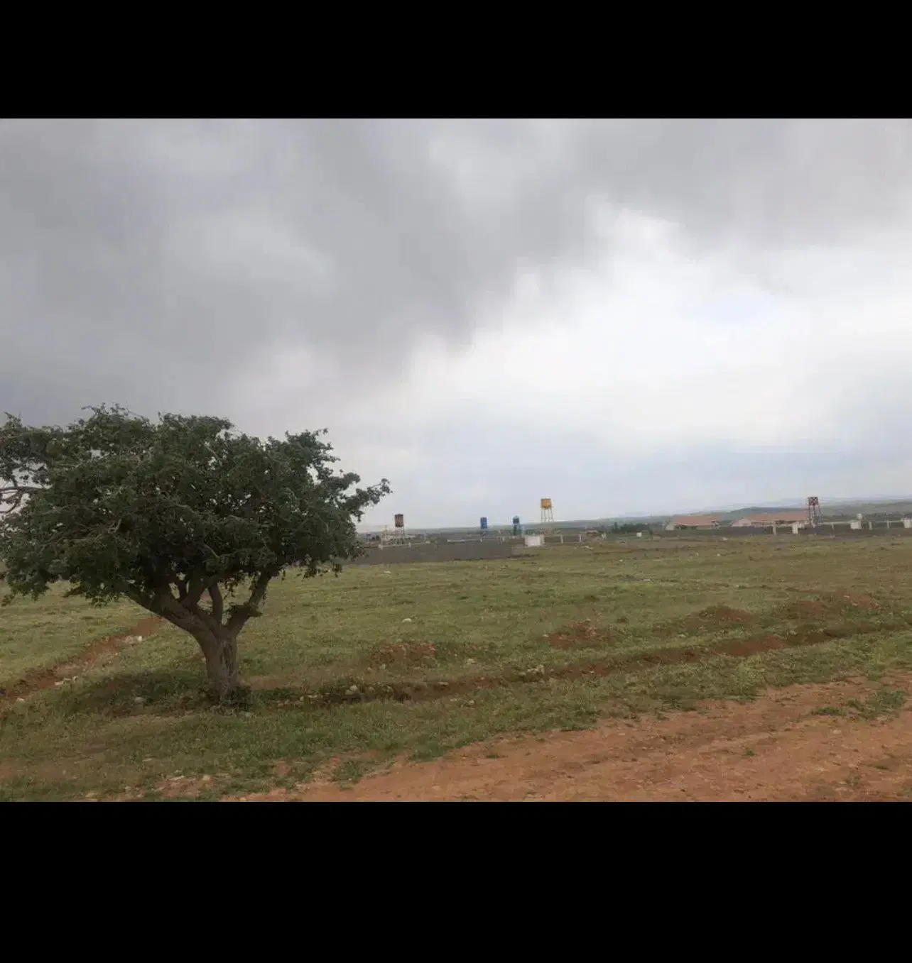 زمین با موقعیت خوب نزدیک جاده