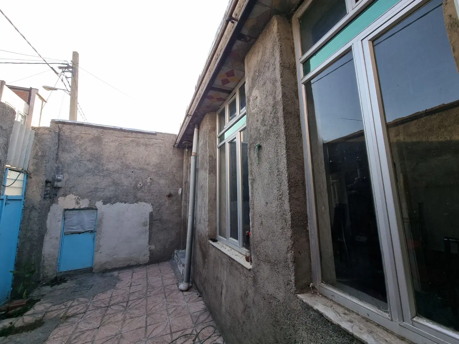 ویلایی و مغازه حسینیه