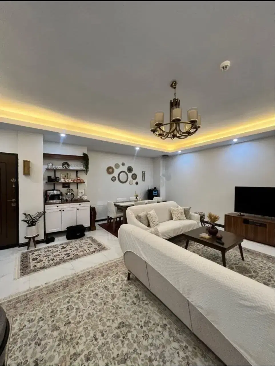 اپارتمان ۹۰ متری * فول* جمالزاده جنوبی *