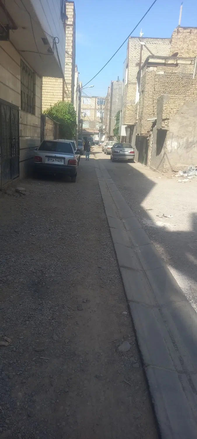 زمین ۷۲ متری نزدیک حاشیه خیابان