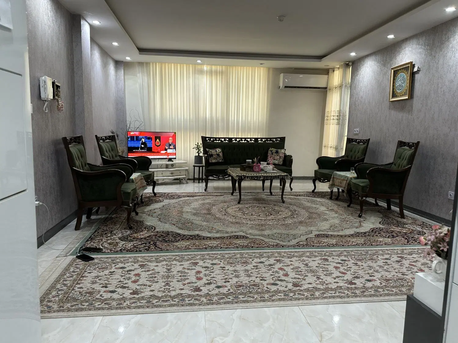 ۹۲ متر_پلان مربع_نورگیری طبیعی_شیک و خوش ساخت