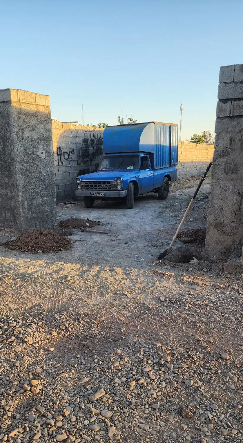 زمین چهار دیواری