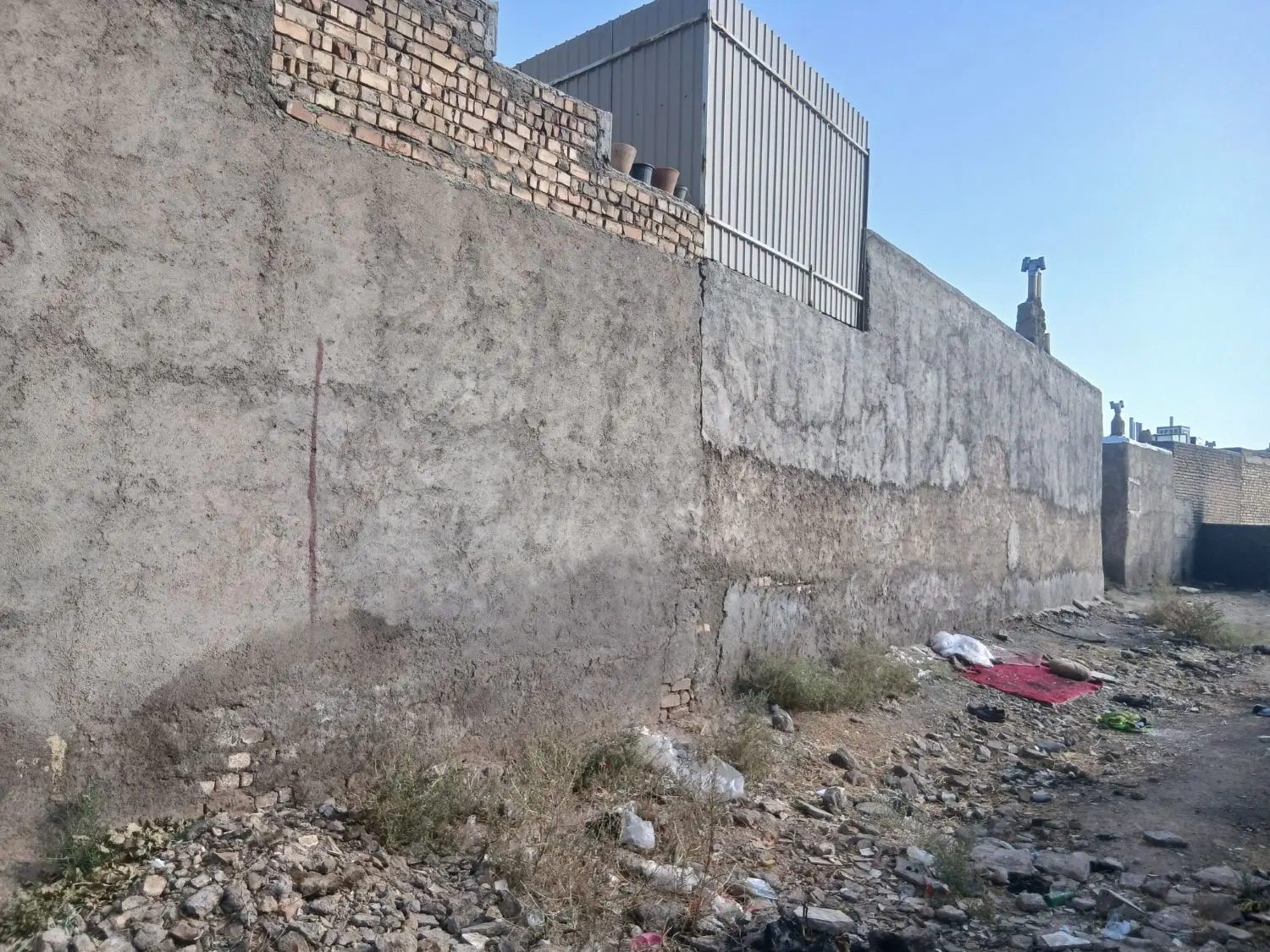 ۱۱۰متر زمین سند دار