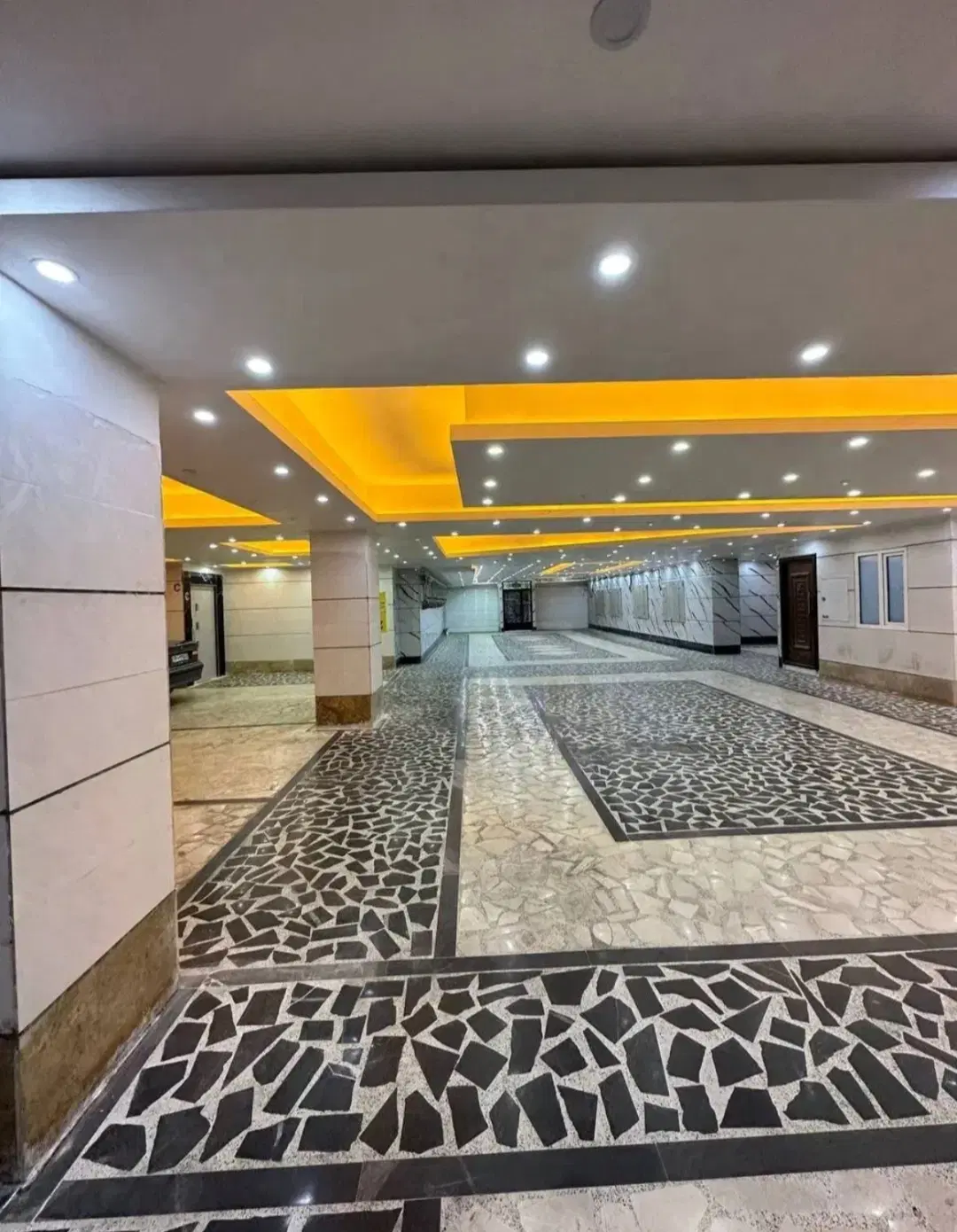 فروش واحد ۸۲ متری _ پارکینگ اختصاصی تاجداری