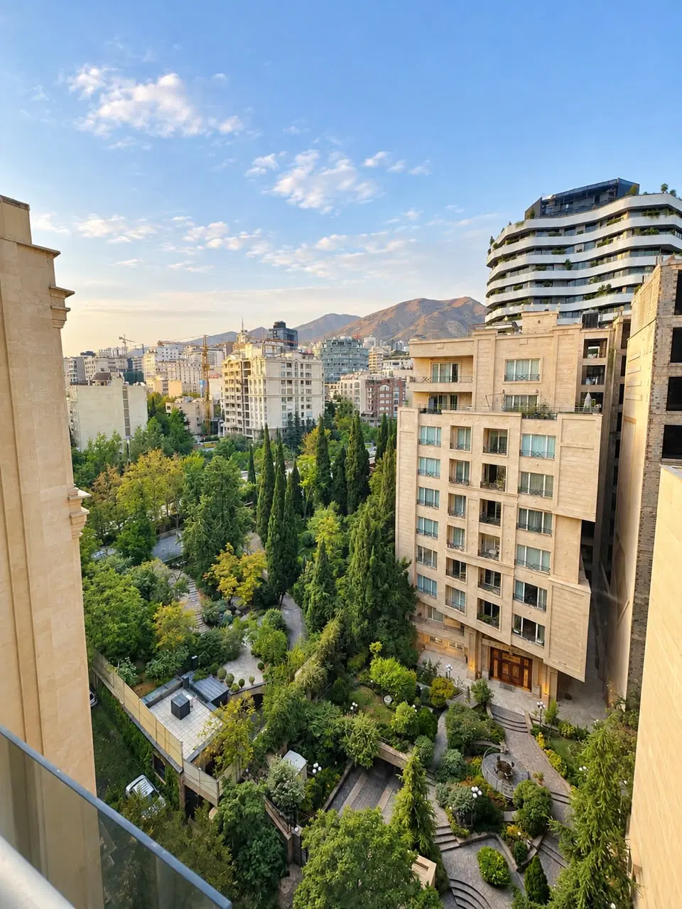 ۳۴۰ متر_ ۴ خواب_ فول مشاعات_ ۲۰ متر تراس_ لابی من