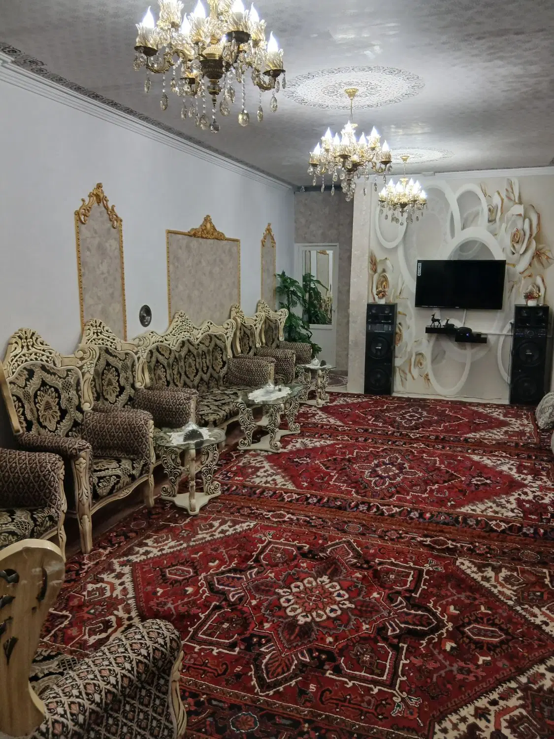 حیاط دربست لوکس