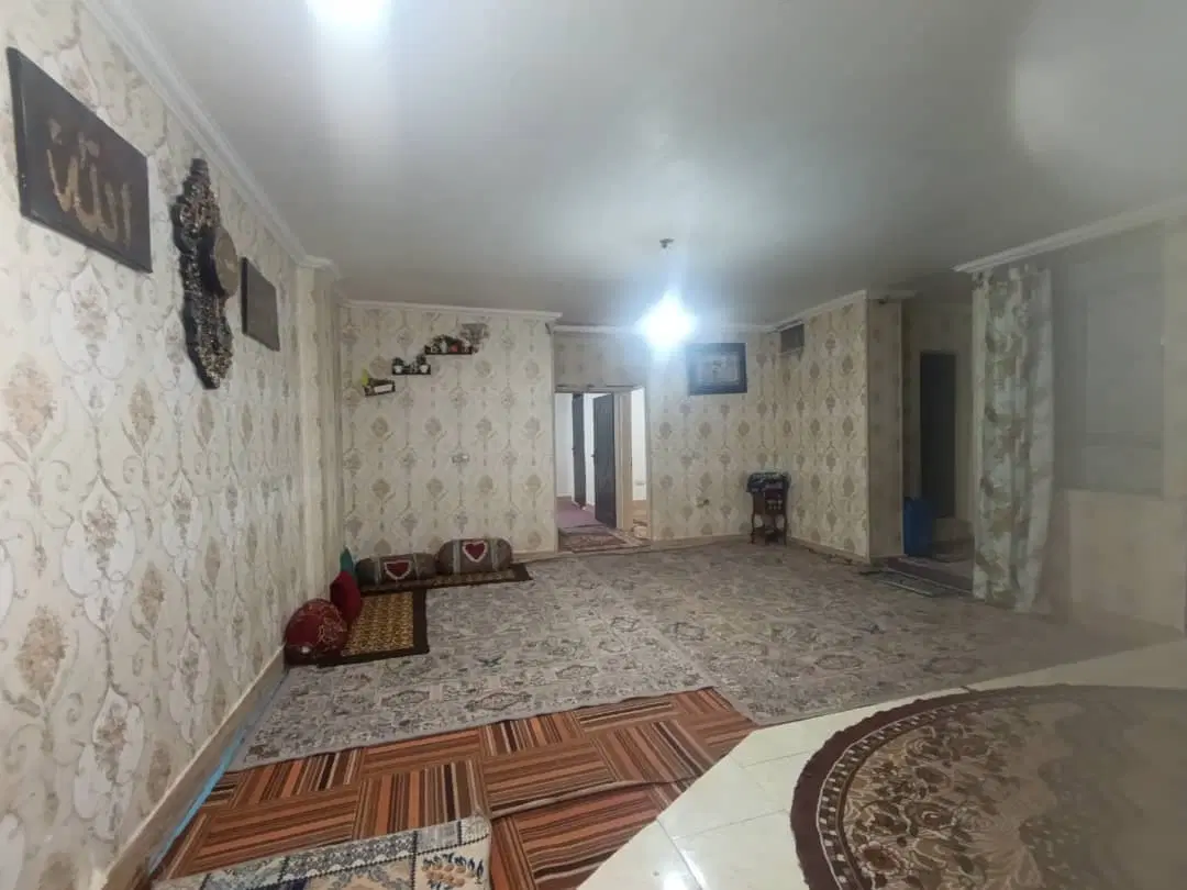 آپارتمان طبقه سوم مهرشهر حیاط دار120متر