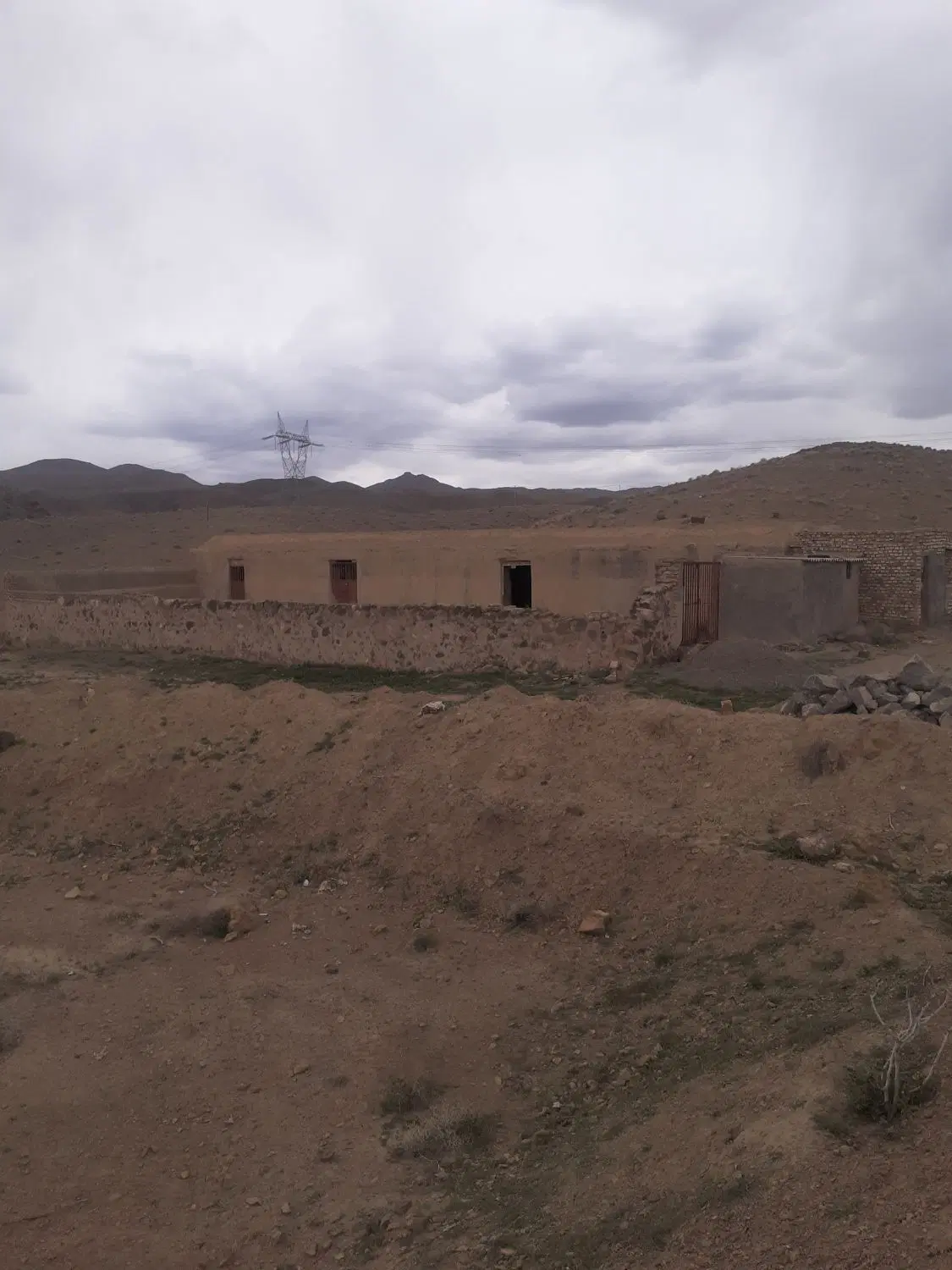 ۱۲۰۰متر زمین و ۳۰۰ متر بنا،پرواربندی سند شش دانگ