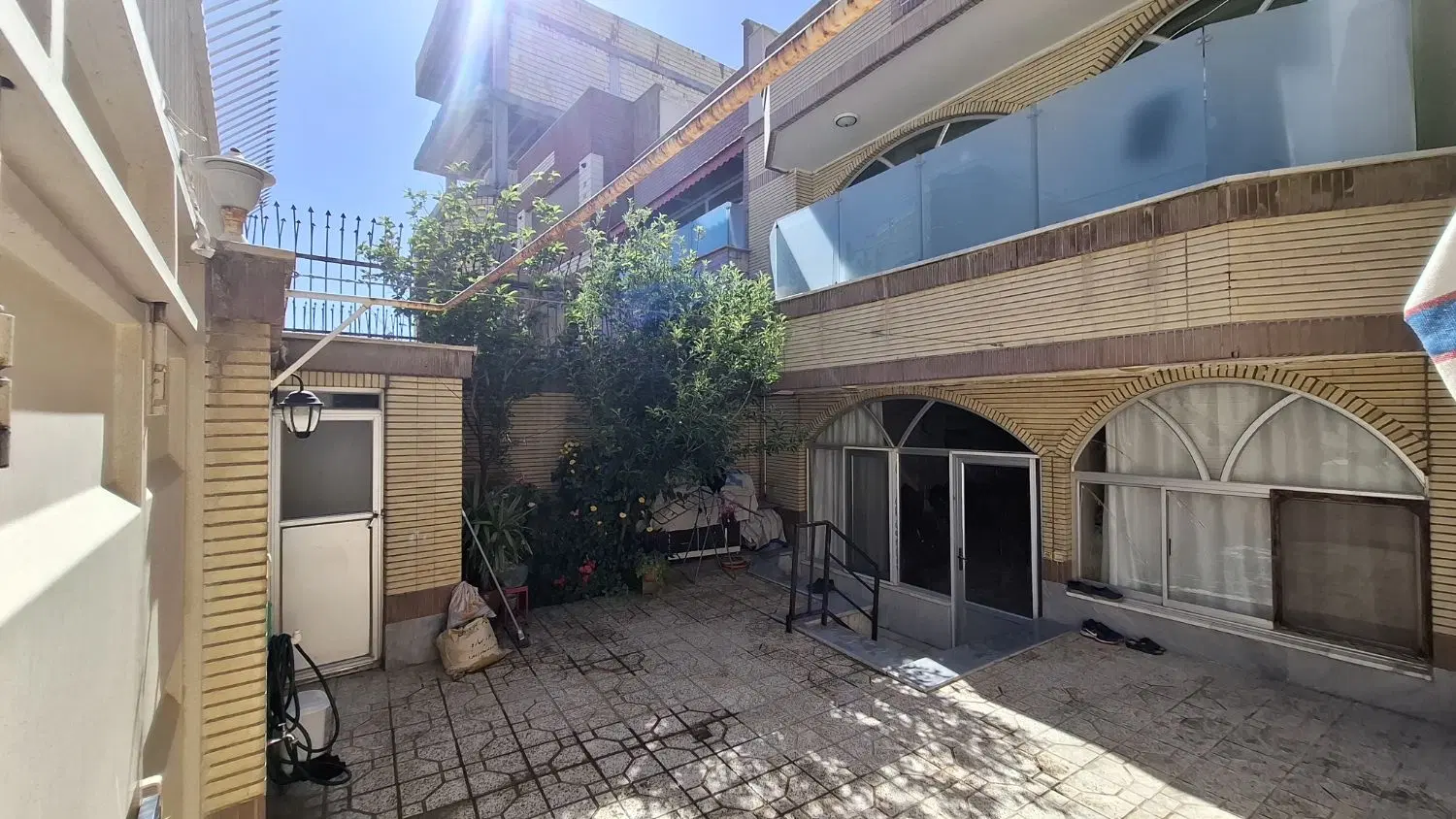 منزل دربستی حیاط دار