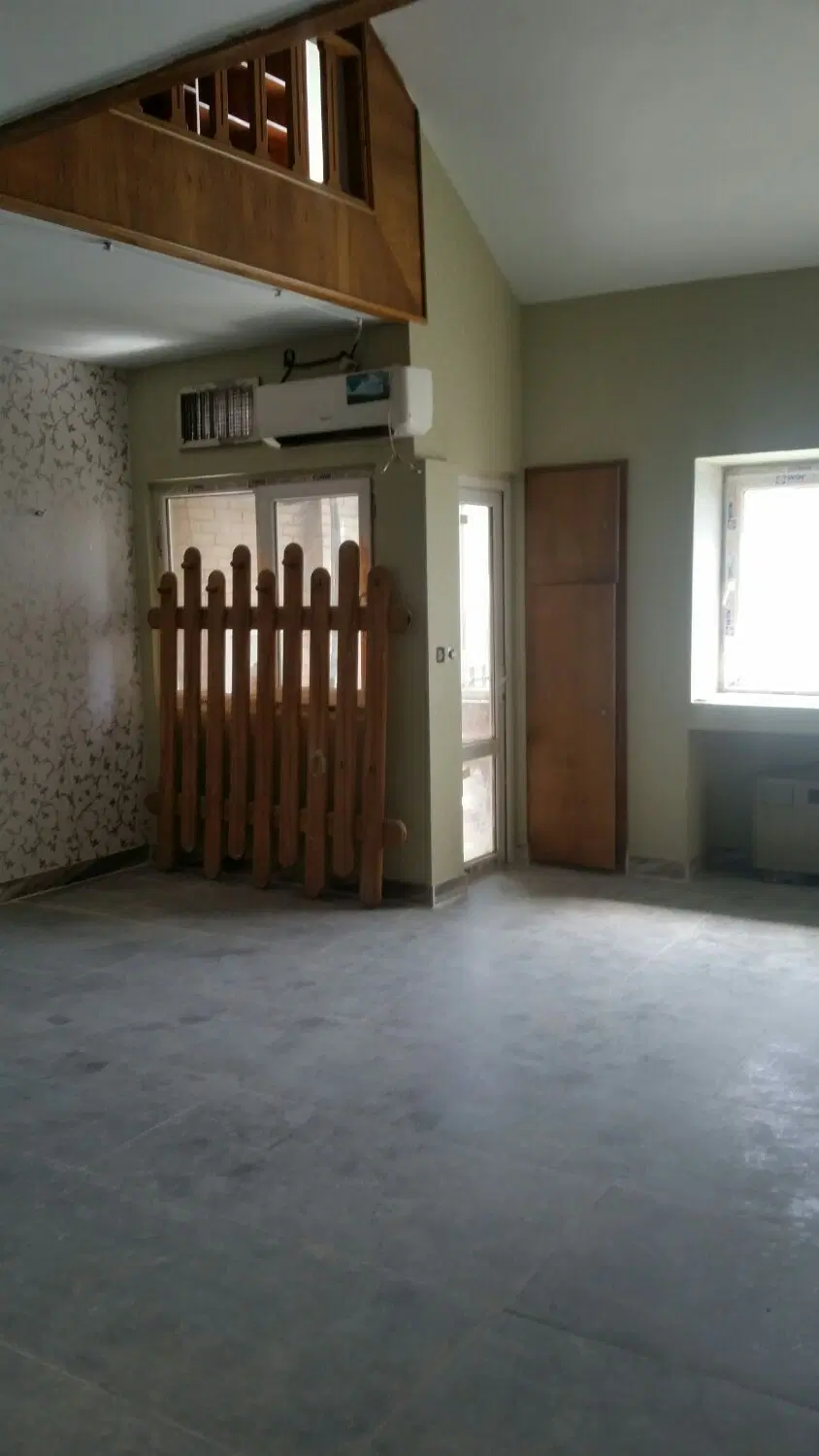 اجاره یک واحد اداری واقع در جردن نبش اسفندیار