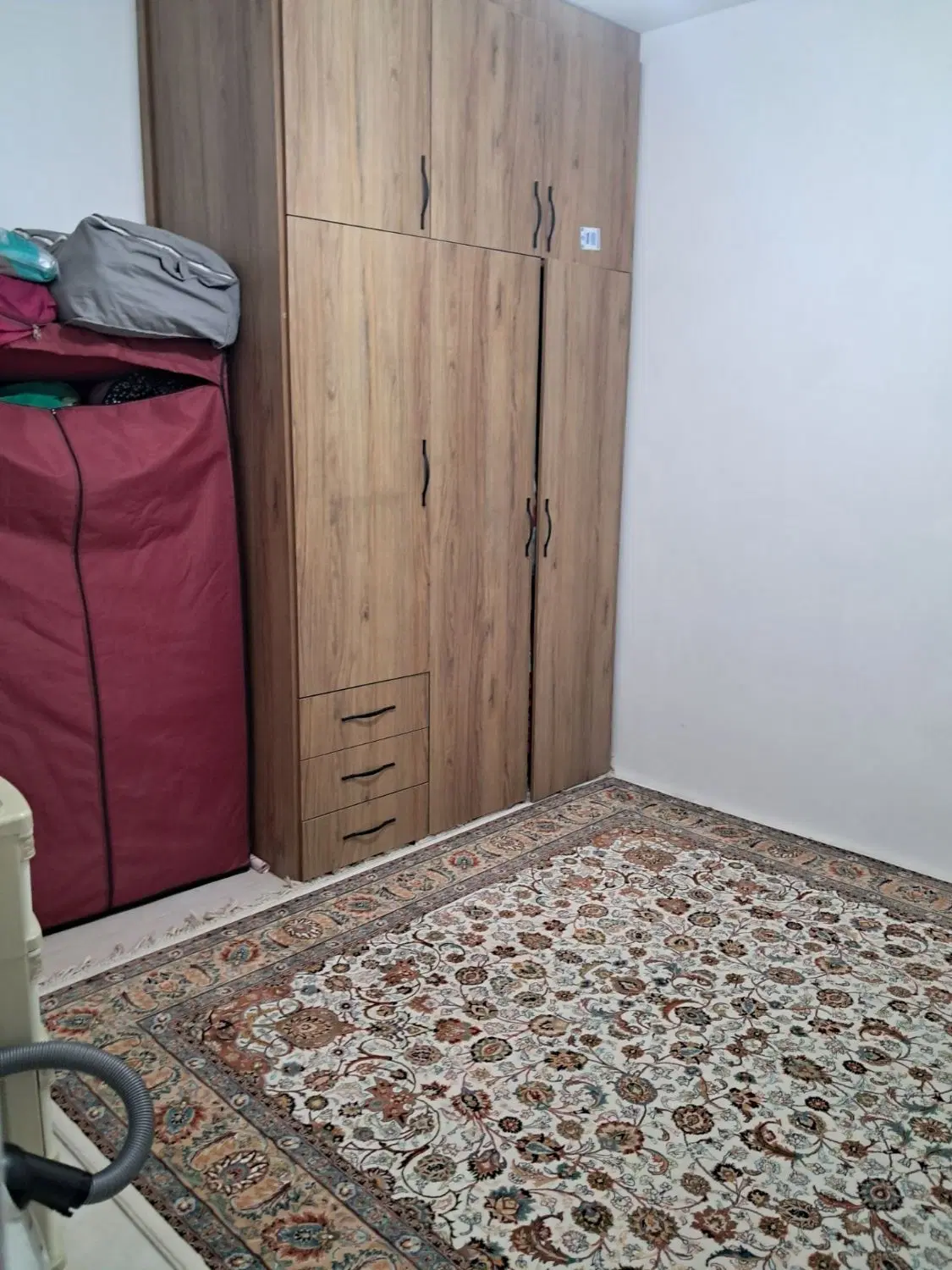 یک واحدمسکونی۸۰متری حیاط دارماشینرو