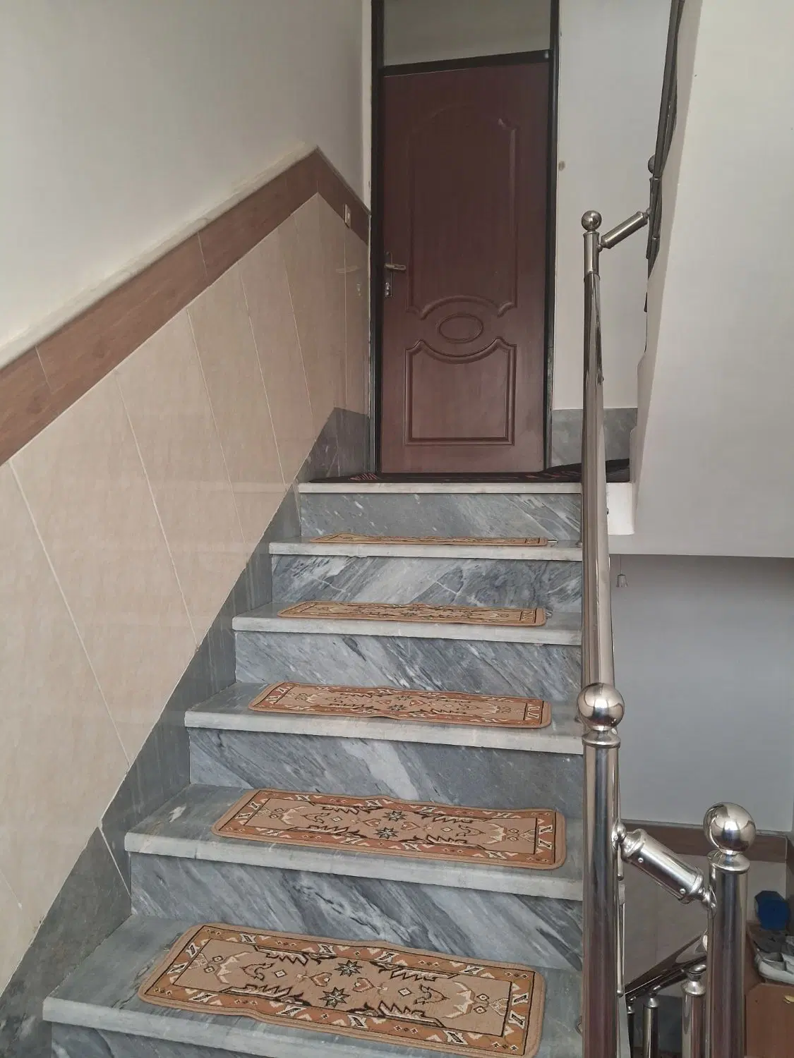 طبقه دوم ،بالای همکف،برخیابان نبش کوچه ۶متری