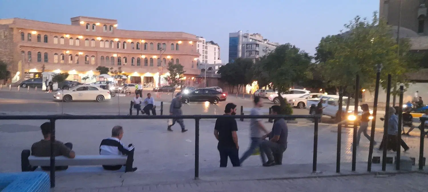 ۳۰۰مترمغازه ابتدا خیابان کسرا