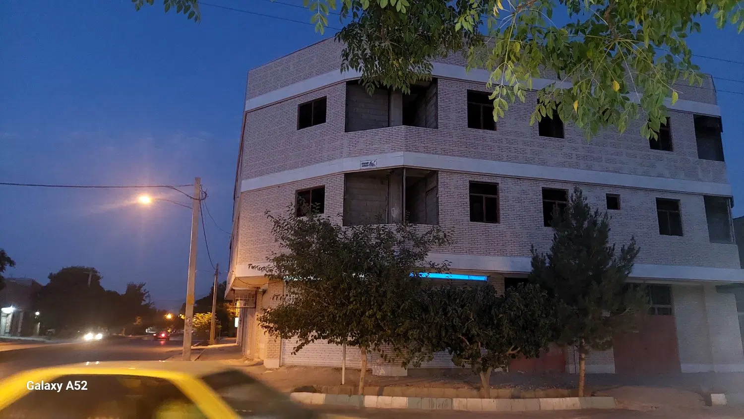 ۱۰۰۰ متر تجاری مسکونی بتن