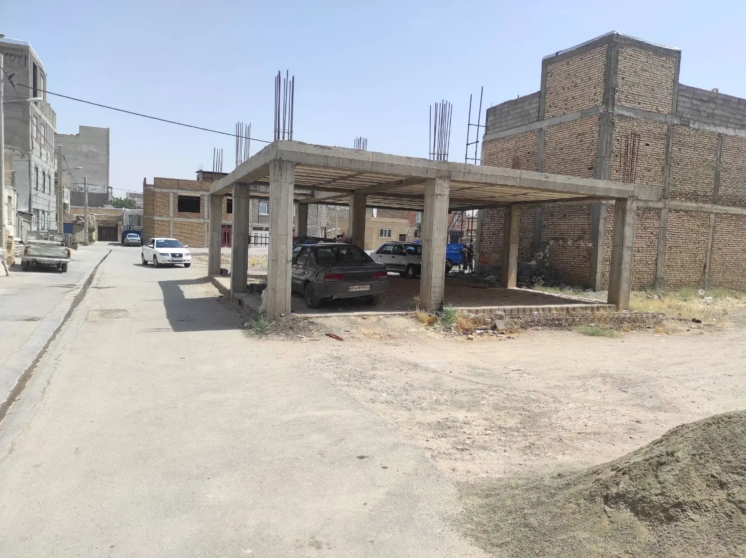ساختمان نیمه کاره