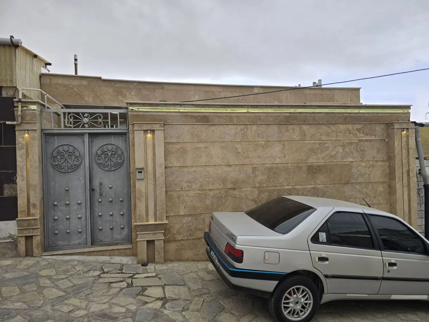خانه ویلایی در پایین کوه برای فروش