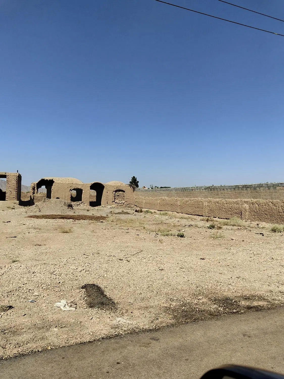۵۶۰ متر زمین روستای واسط