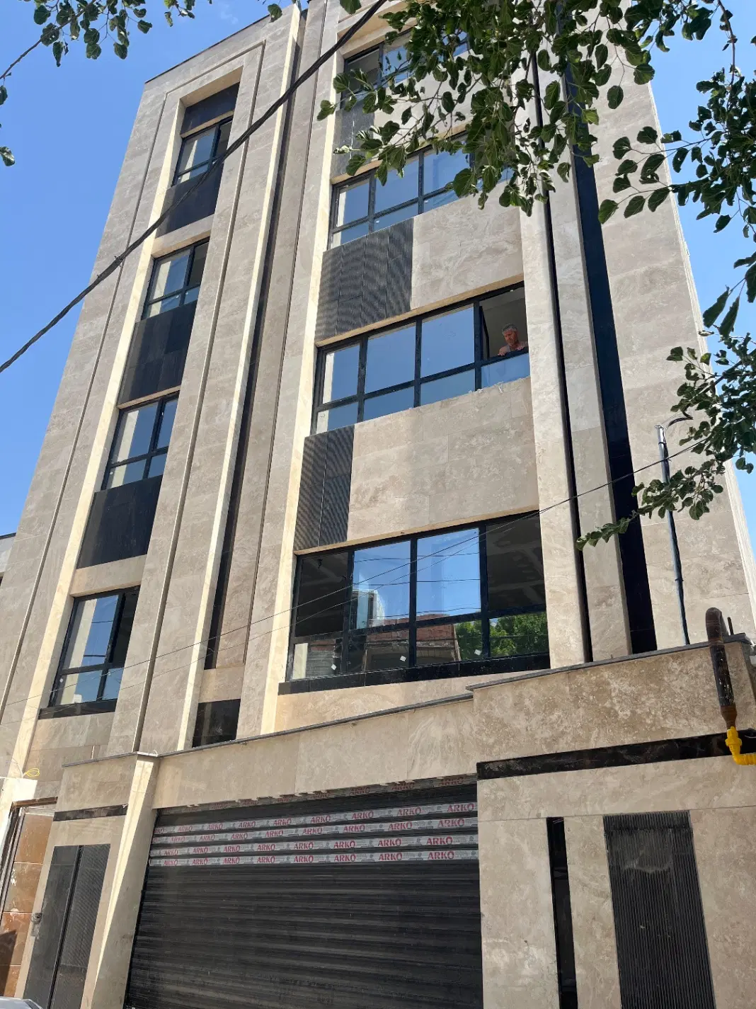 میرزا کوچکخان اپارتمان