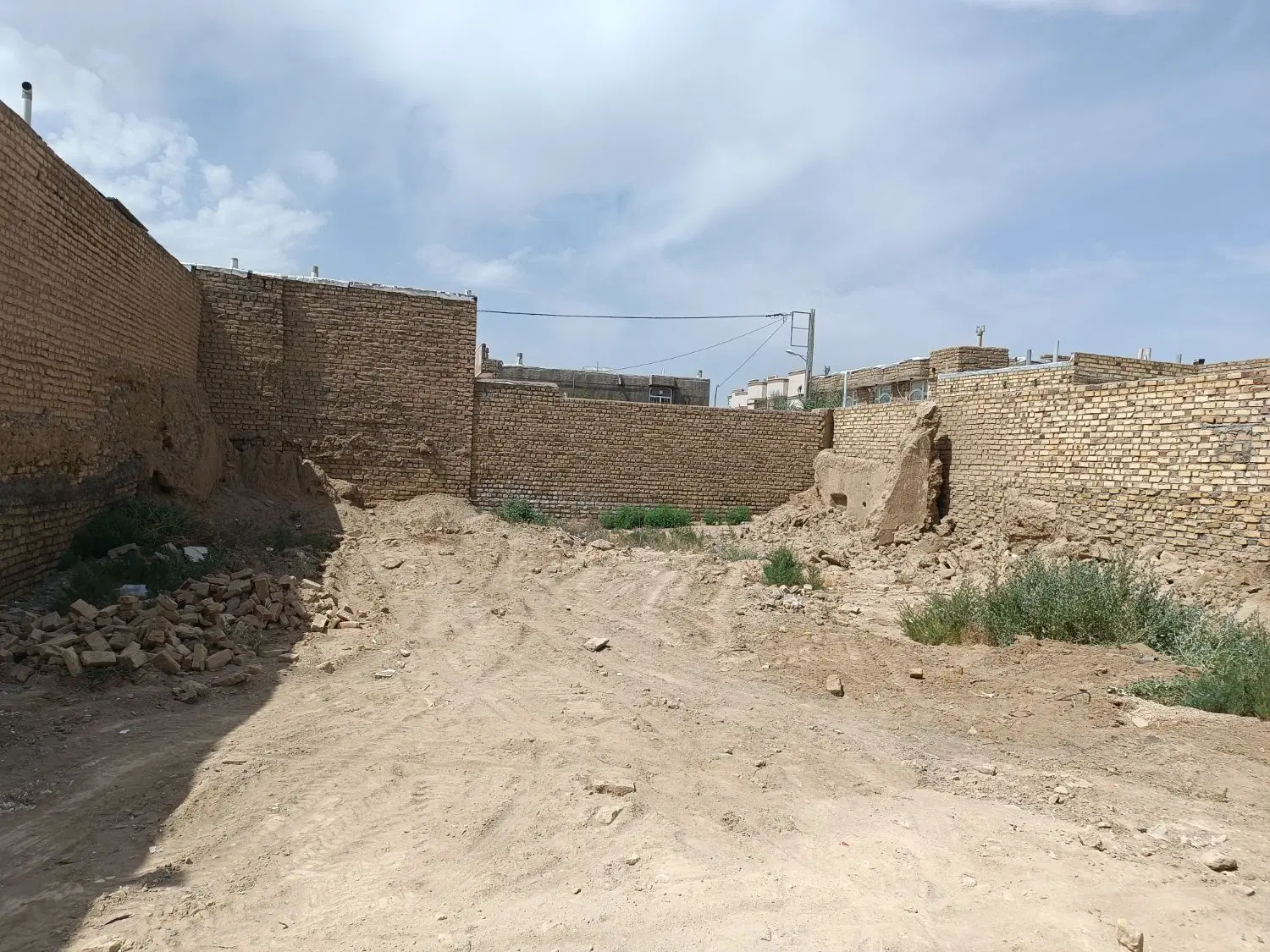 زمین فروشی واقع درنوقاب