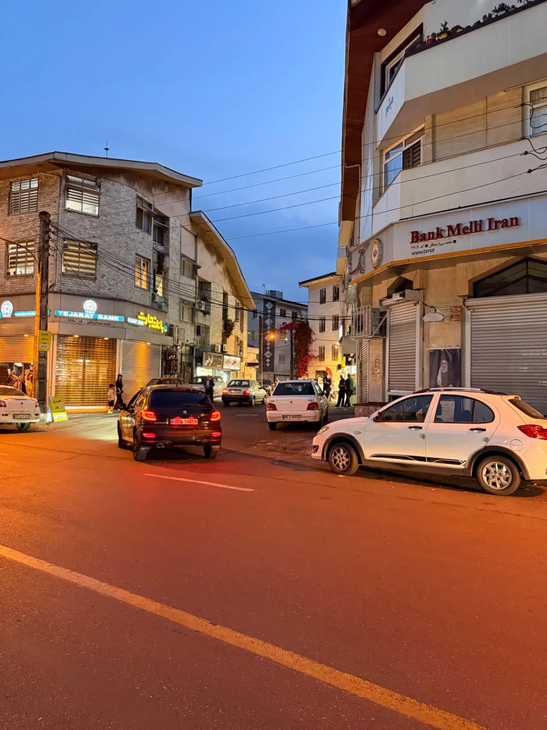 مغازه خشک باردرخیابان سام