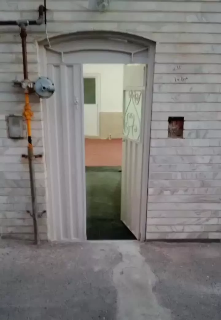 حیاط مسکونی در باغ معروف