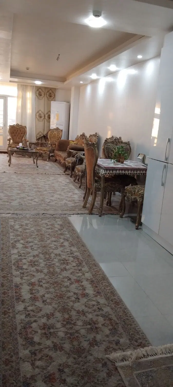 آپارتمان ۱۰۰متری واحدجلو فاز۳