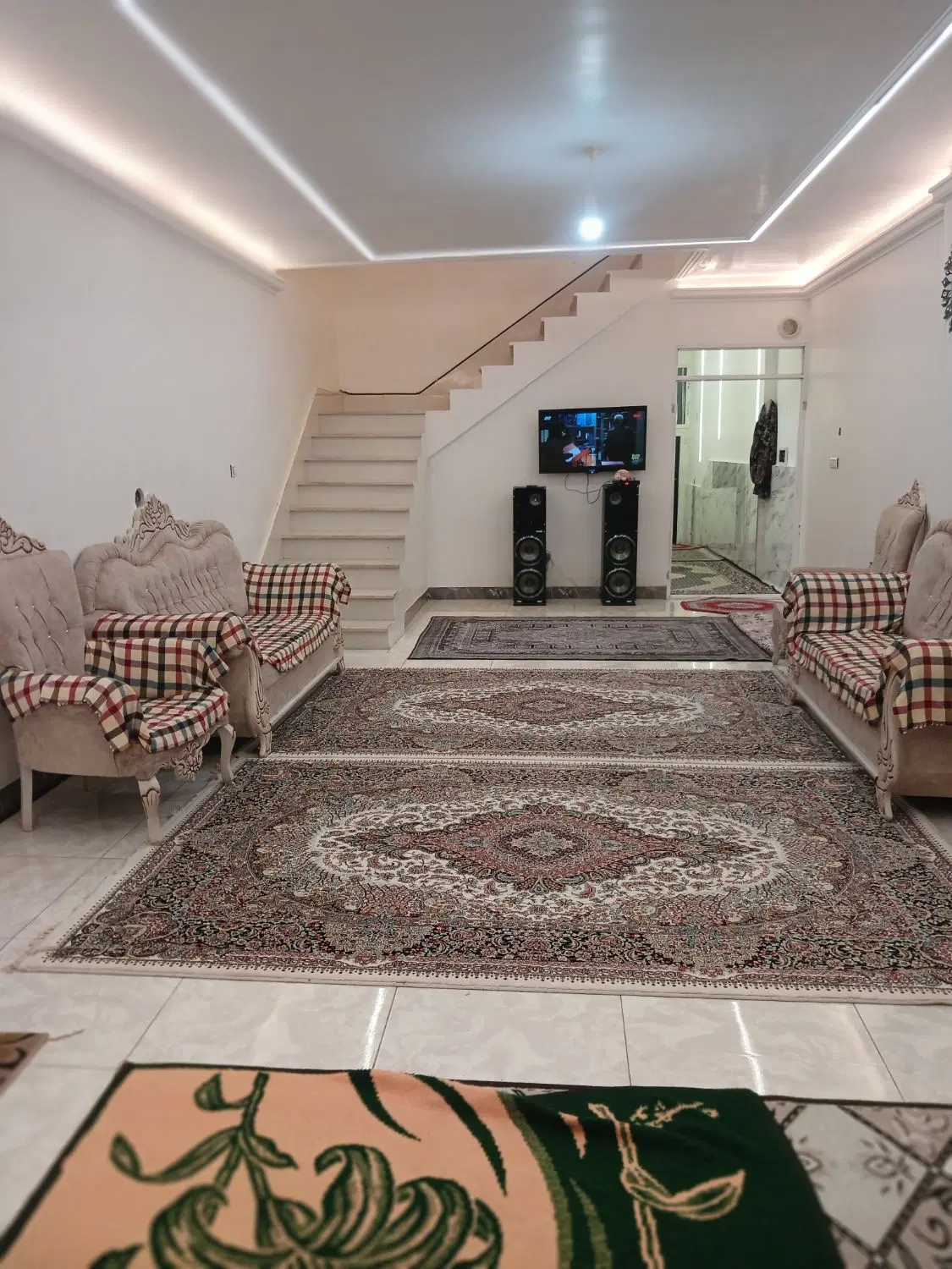 خانه مسکونی بر خیابان تکالو منتهی به تالاب گلمرز