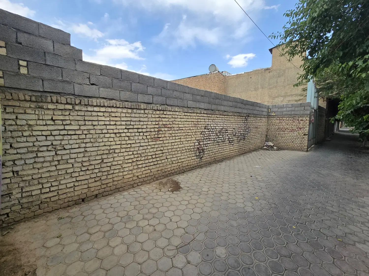 زمین ۵۵۵ متری بر خیابان امام شمالی