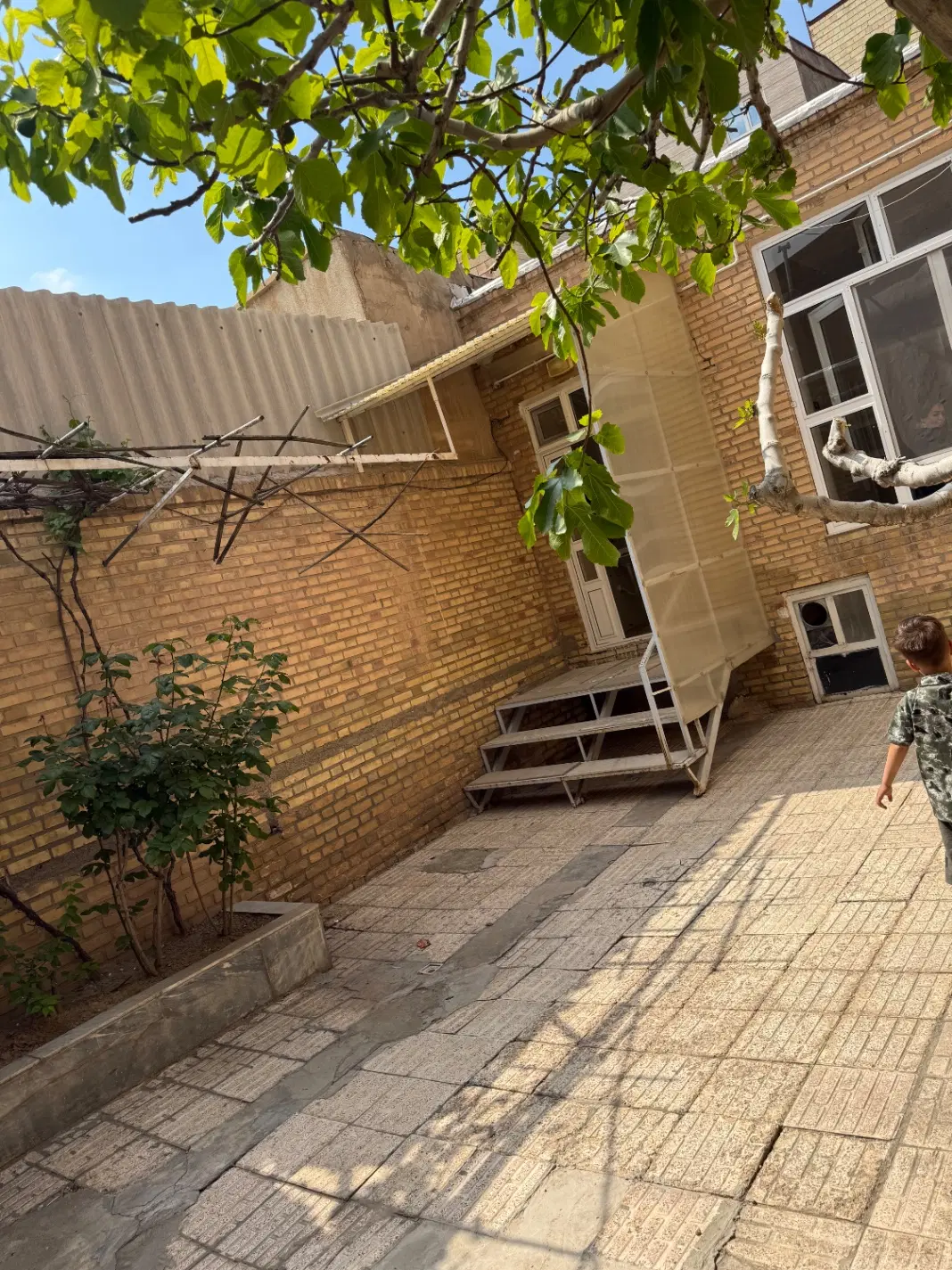 حیاط۱۰۶متری