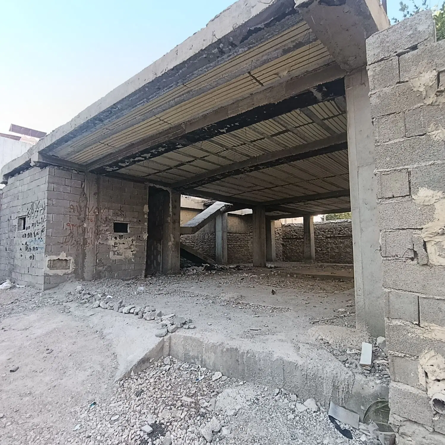 فروش زمین  سنگی