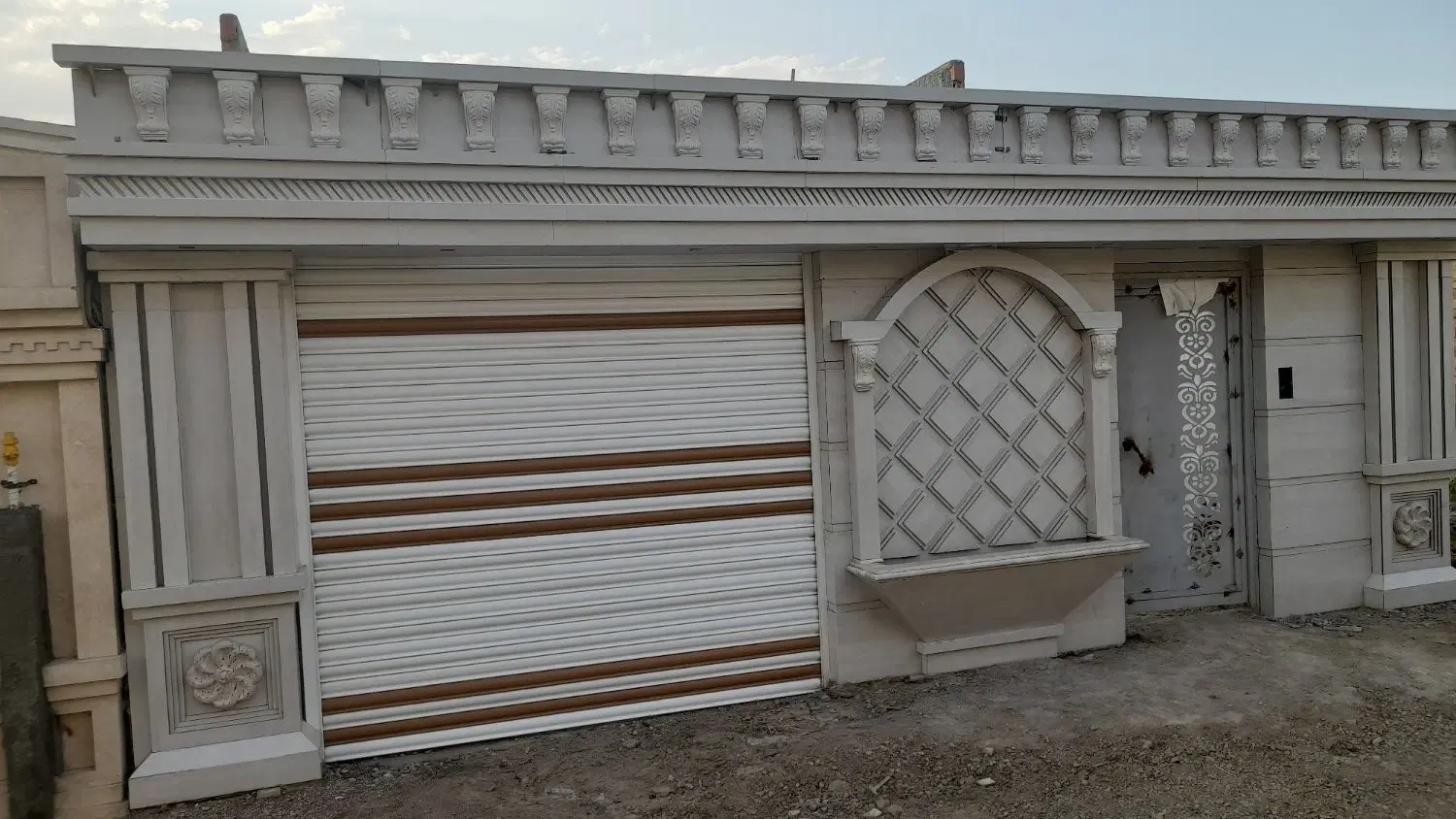 ساختمان ویلایی بابهترین قیمت دربهارستان