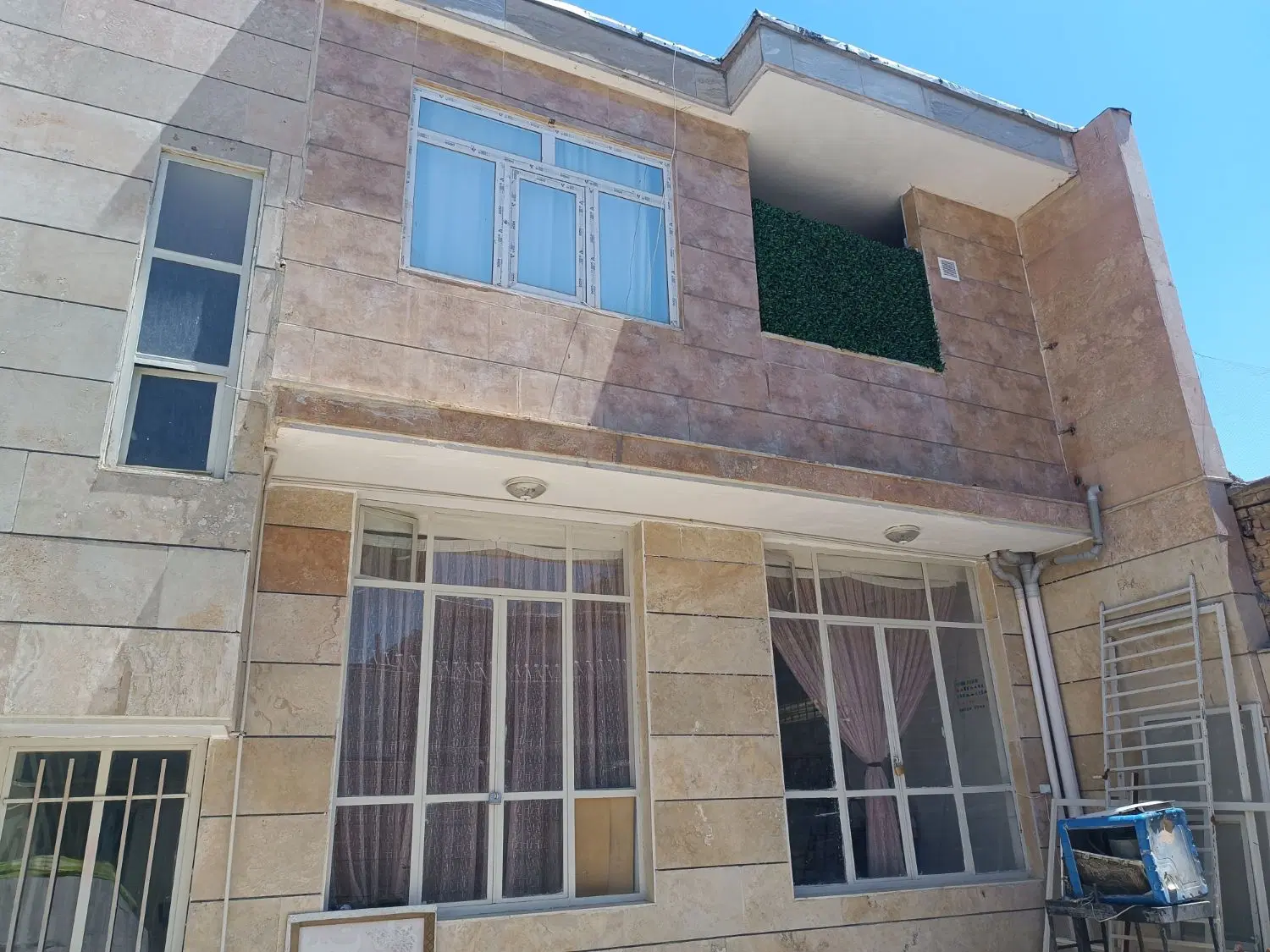 ویلایی 200متری دوطبقه  خیابان 12متری خیام