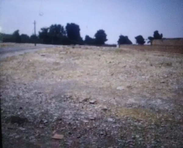 زمین پایین کوه