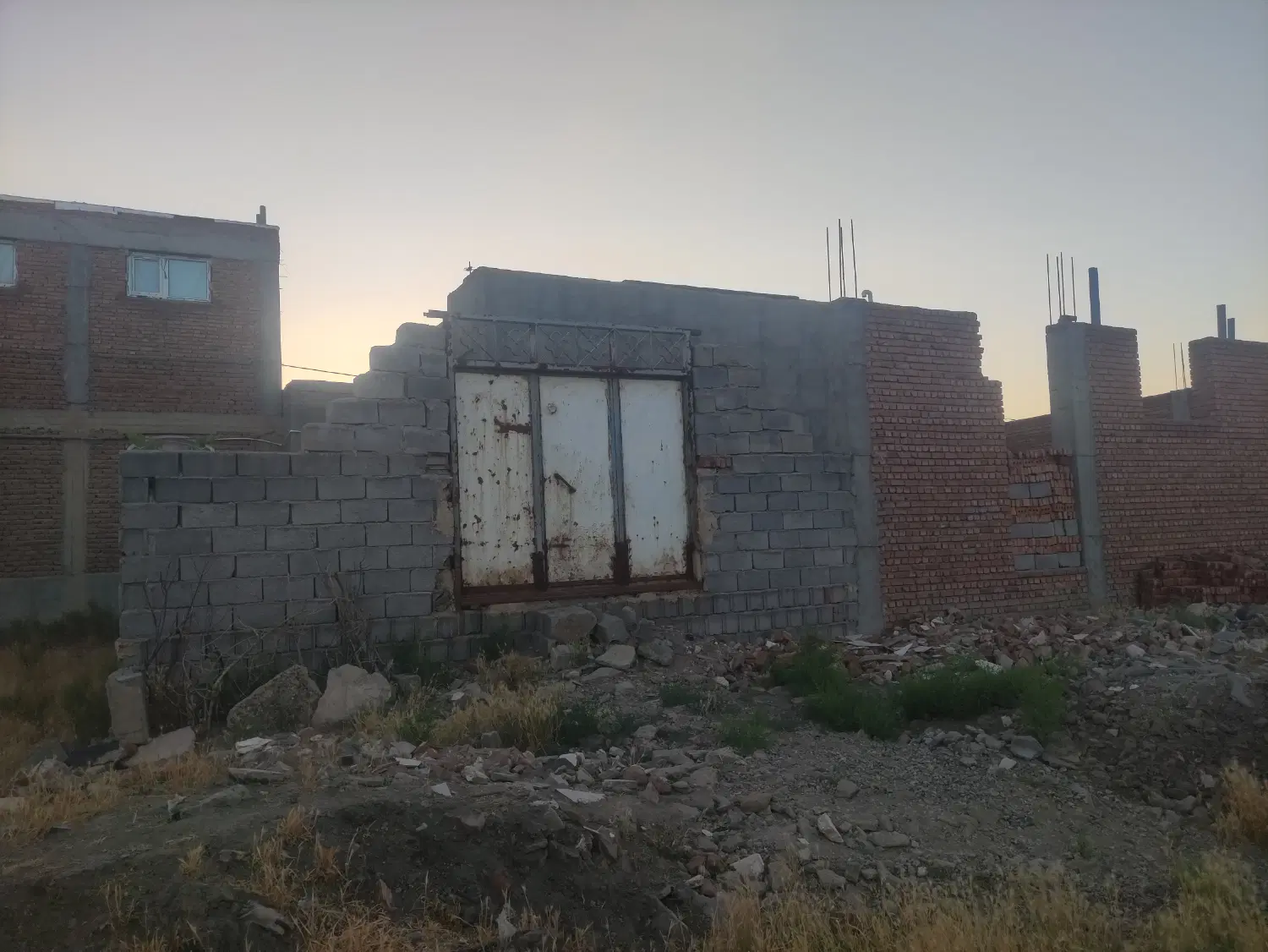 زمین خانه 164متر چهار دیواری شناز