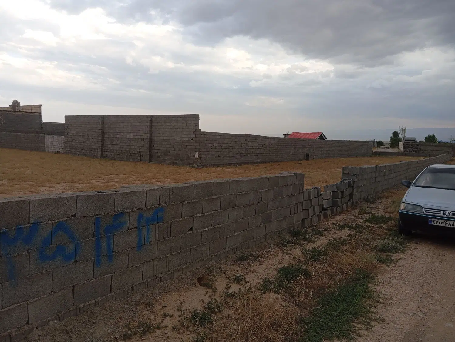 زمین باغی  روستای  ماریان