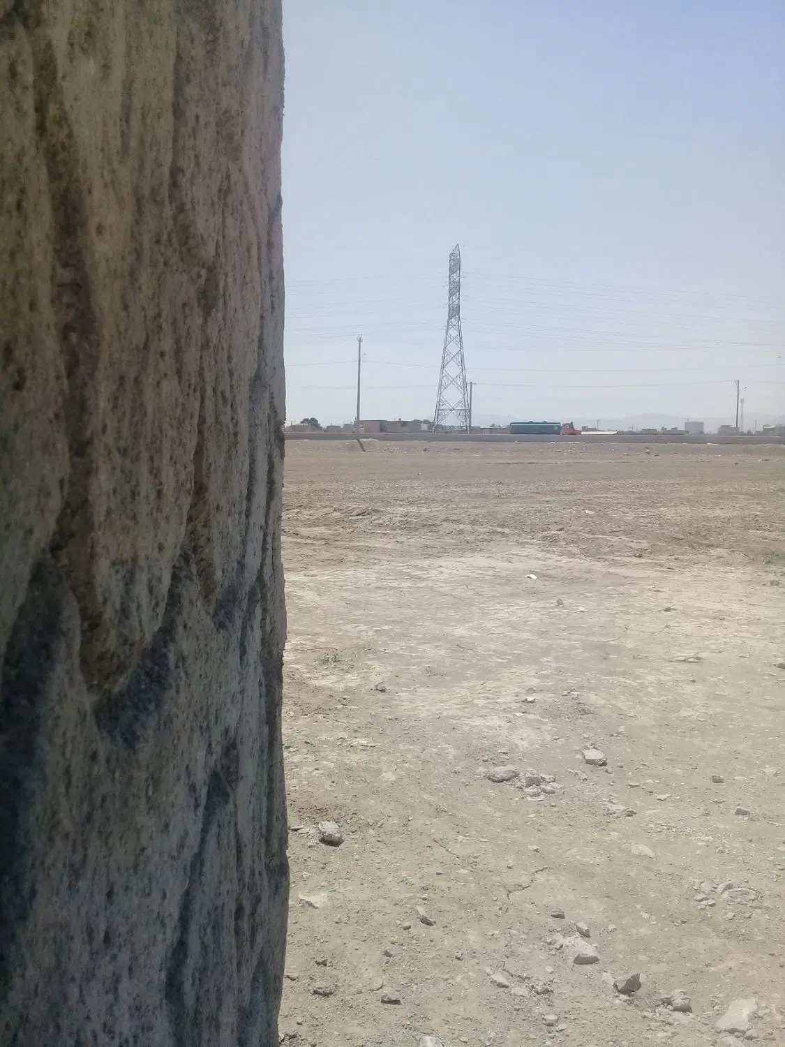 زمین چهاردیواری دیواری