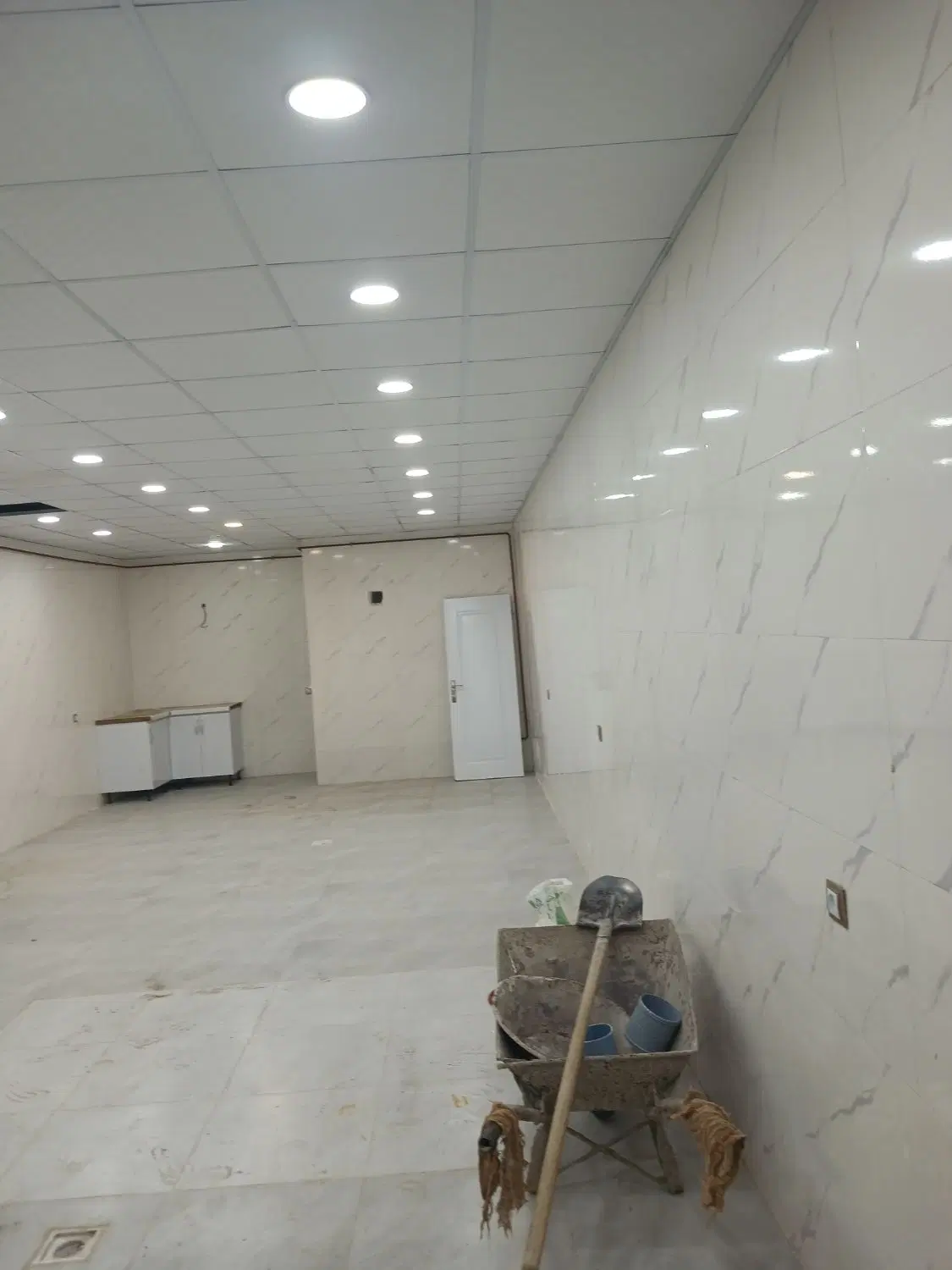 اجاره و فروش مغازه نوساز هنرپرور یک