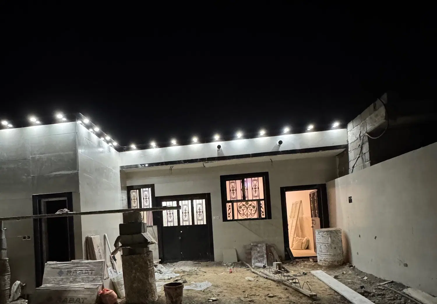 منزل ویلایی با حیاط دلباز شیک کمب