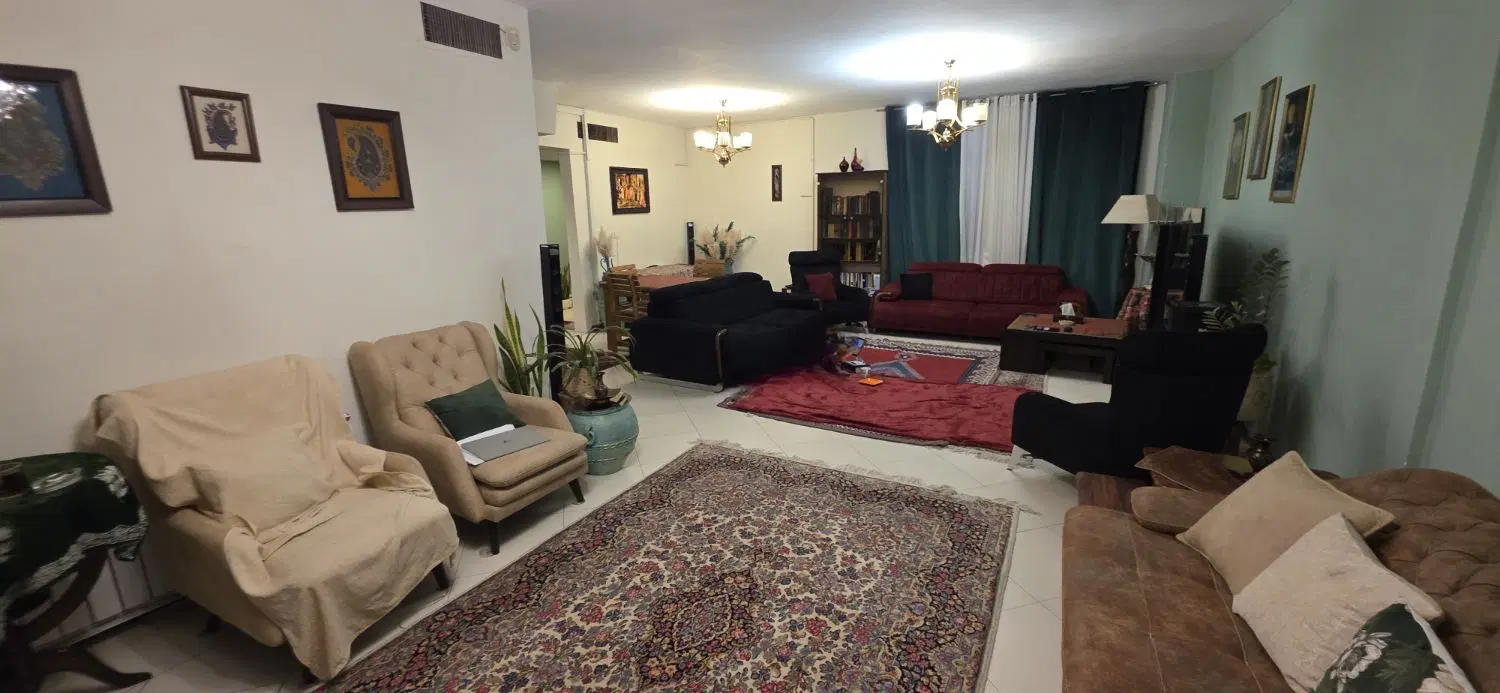 ملک موقعیت استثنایی ۴۲۰ متر با سه سند ششدانگ ملک