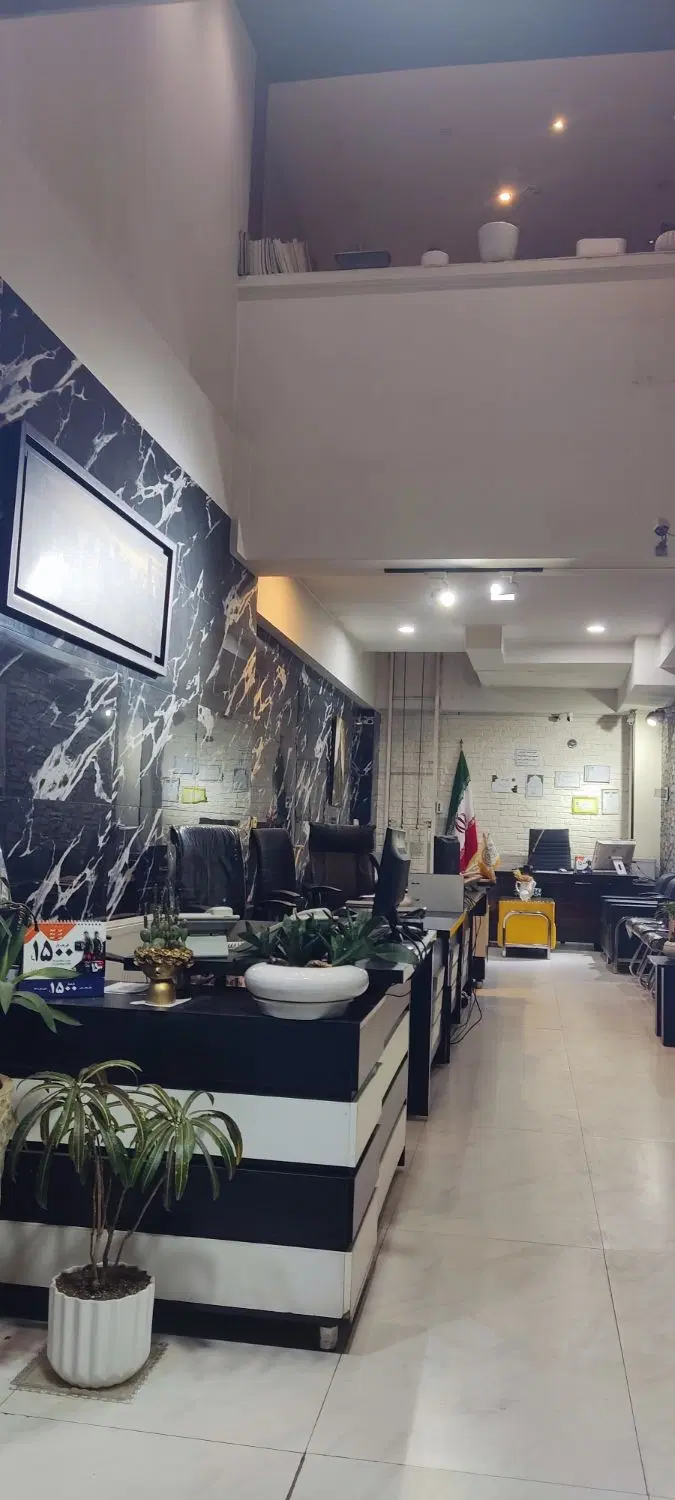 مغازه ۶۶ متری بر اصلی