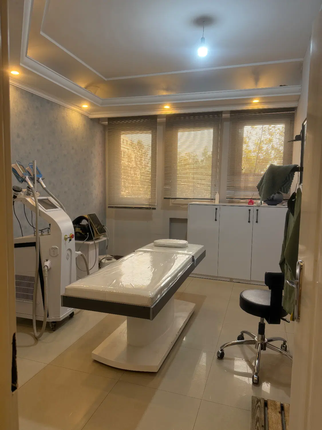 اجاره اتاق  و لاین در مطب